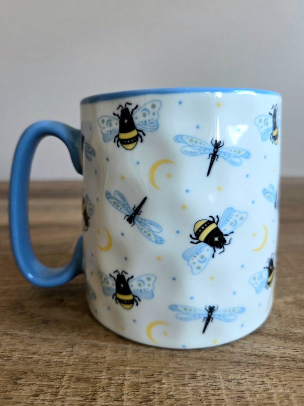 10 Strawberry Street Large Mug with Dragonflies and Bees. - Picture 3 of 7